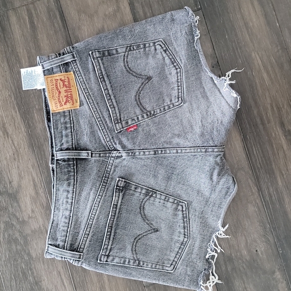 Levis - Picture 2 of 4